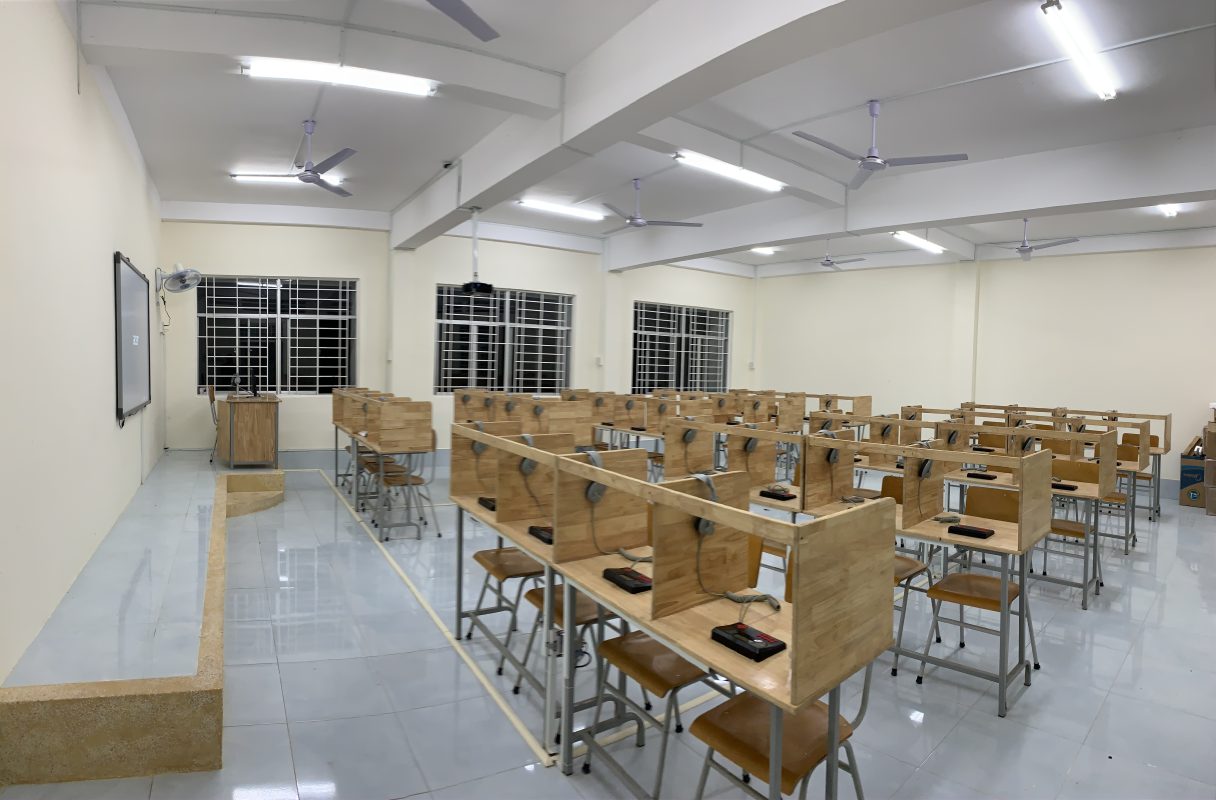 Hình ảnh thực tế phòng lab ngoại ngữ HL-5140